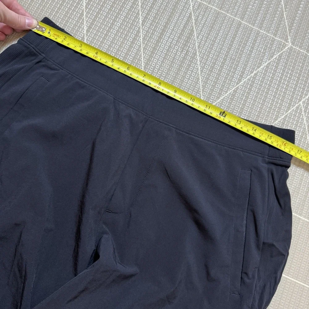 Athleta Brooklyn Bermuda Short 12 Black 9